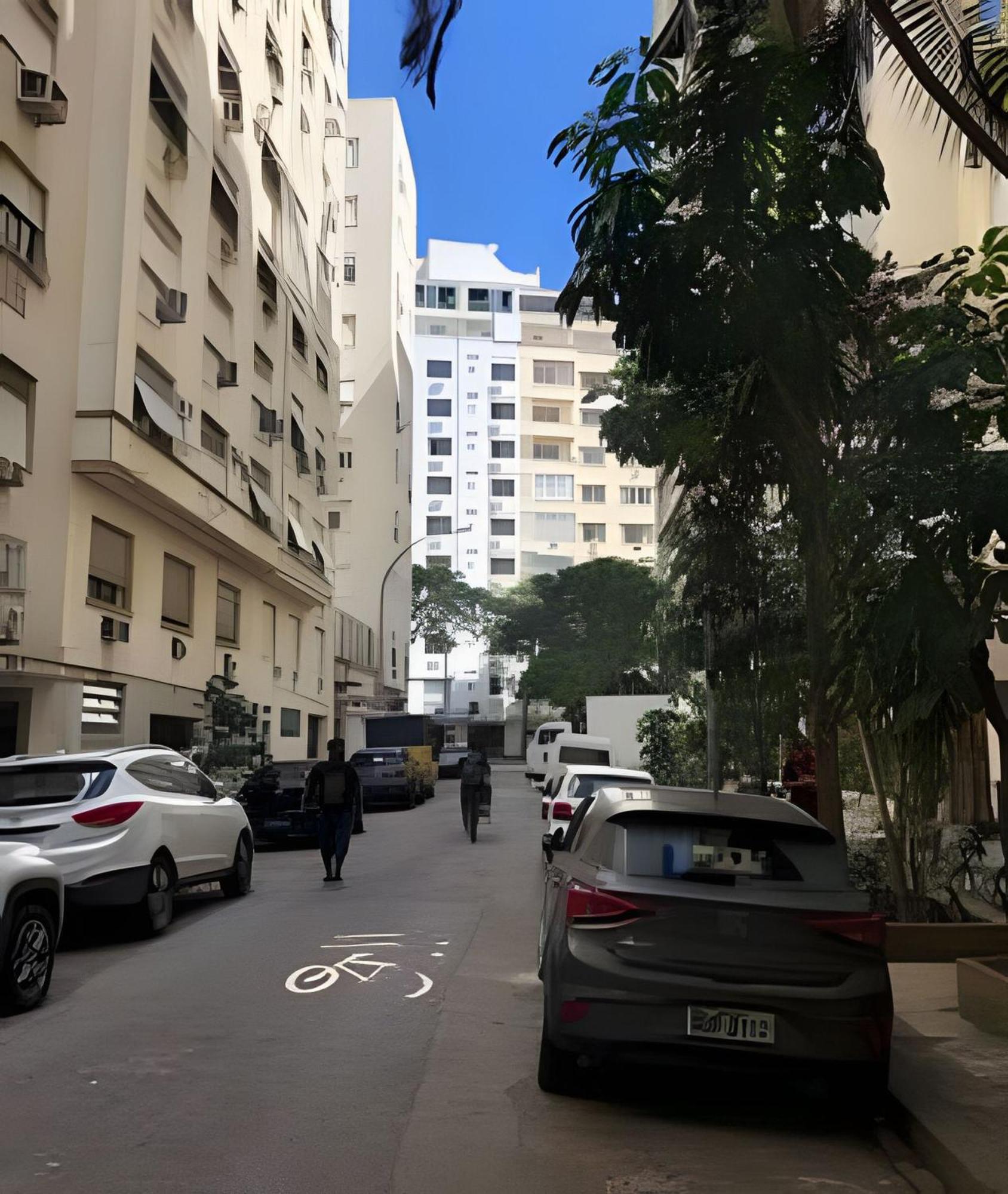Em Copacabana A 65 Metros Da Praia, Posto 5 *